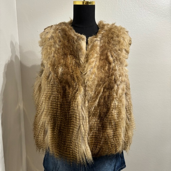 Steve Madden Jackets & Blazers - Steve Madden Mob Wife Tan and Brown Faux Fur Vest Size XL